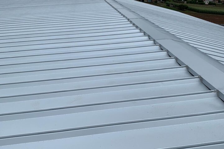 館林市 T様 板金瓦棒屋根から板金屋根カバー工法