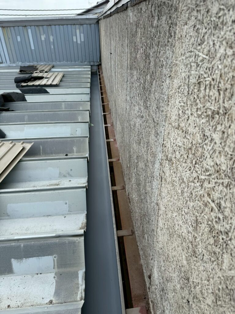 伊勢崎市 S様 店舗雨漏り修理工事 施工前
