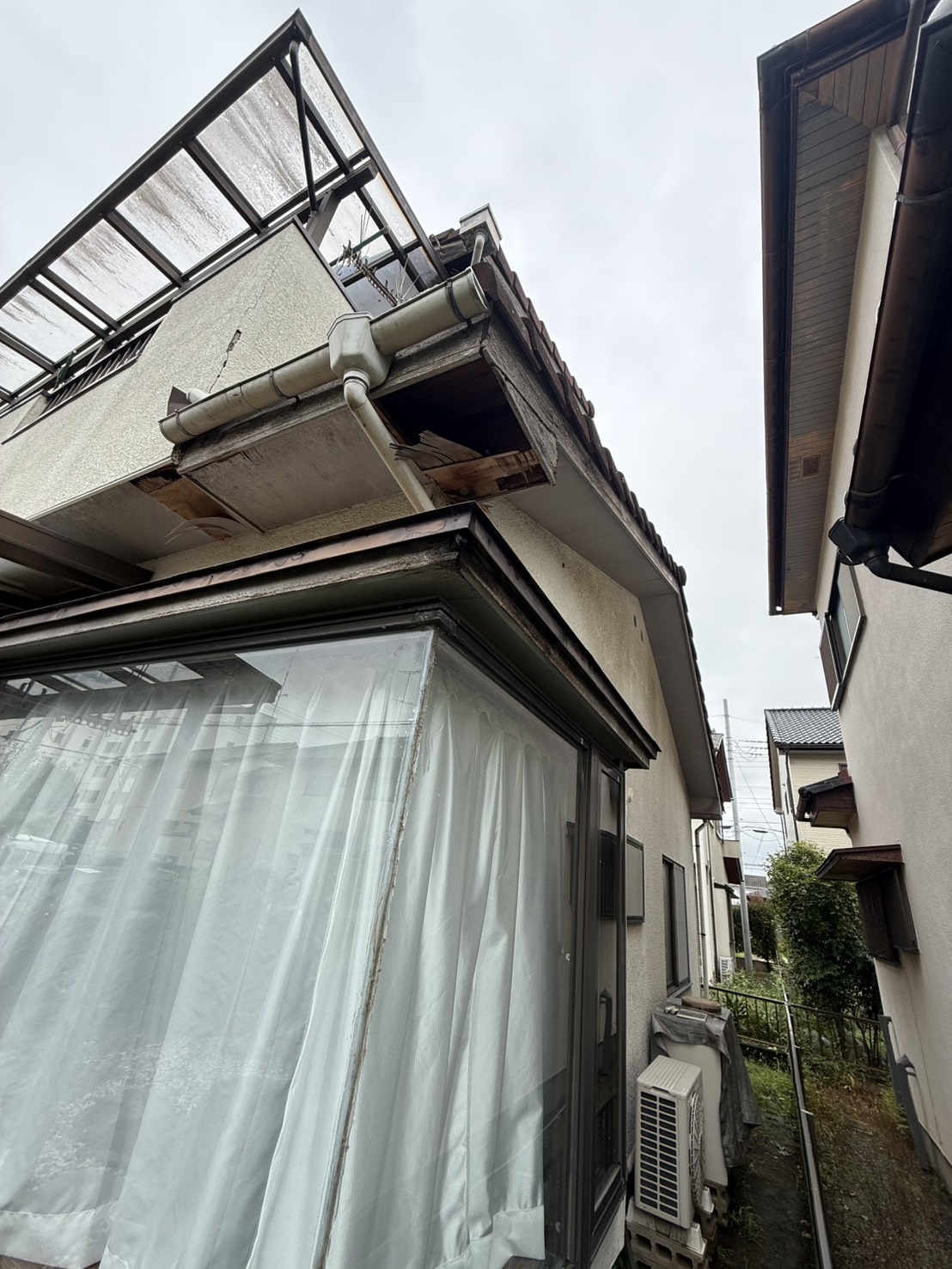 大泉町で雨漏り調査|築40年のお住まいで外壁のひび割れ・浮きを発見